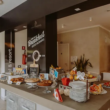 Halanus And Hotel 3*