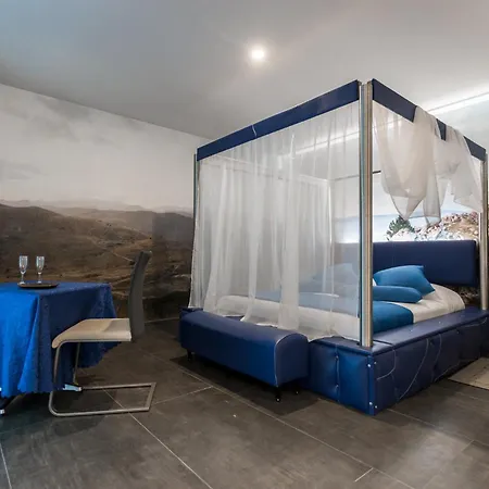 Hotel Halanus And Alanno