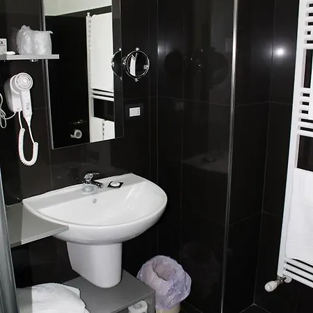 Hotel Halanus And 3*