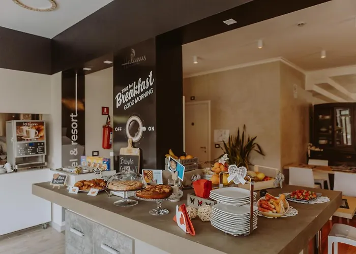 Halanus And Отель 3*