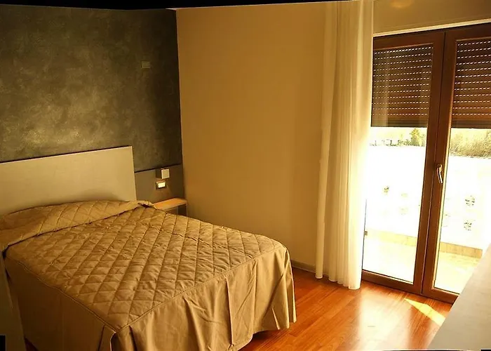 Halanus And Szálloda 3*