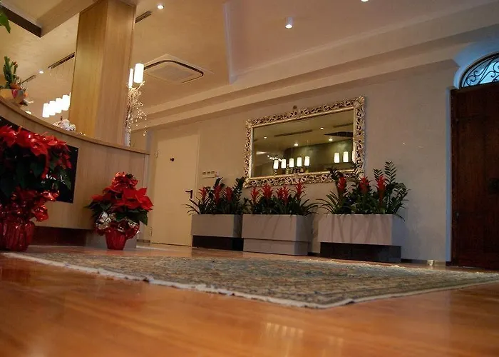 Halanus And Отель