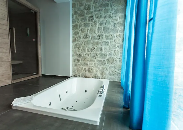 Halanus And Szálloda 3*