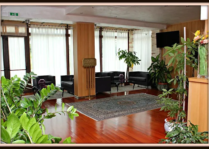 Halanus And Szálloda