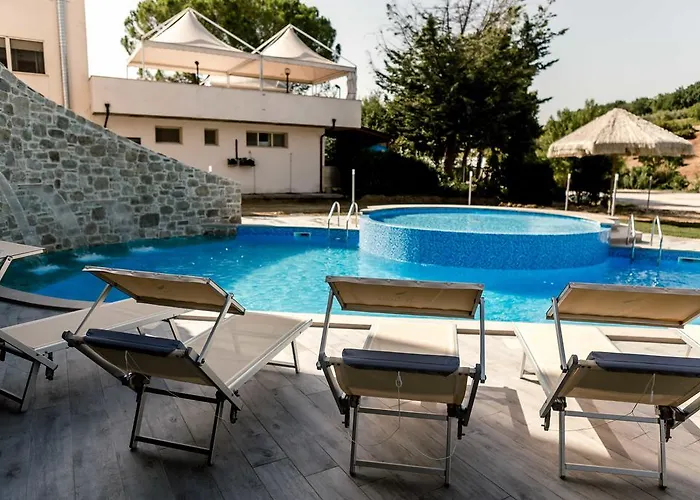 Halanus And Szálloda 3*