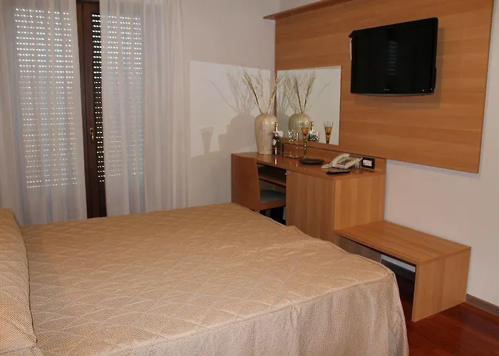 Halanus And Szálloda Alanno