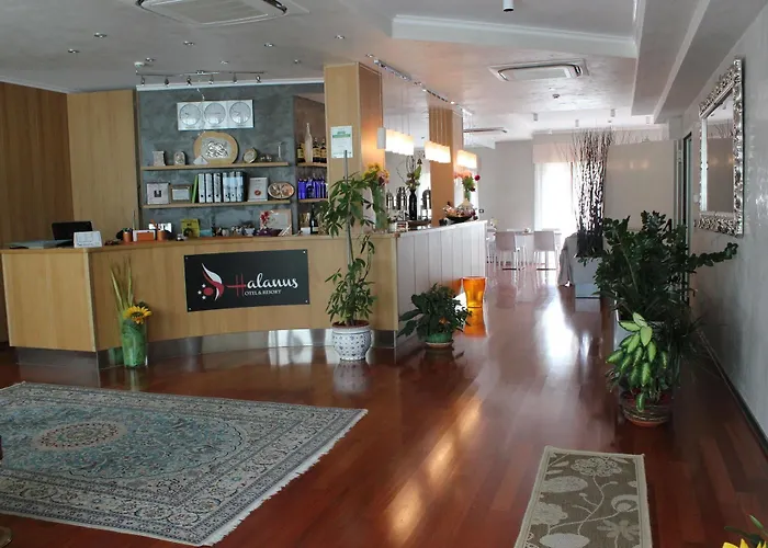 Halanus And Отель 3*