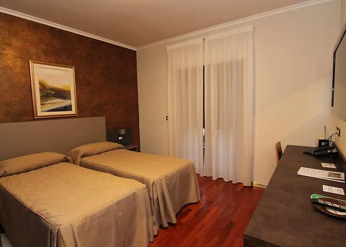 Halanus And Отель Alanno